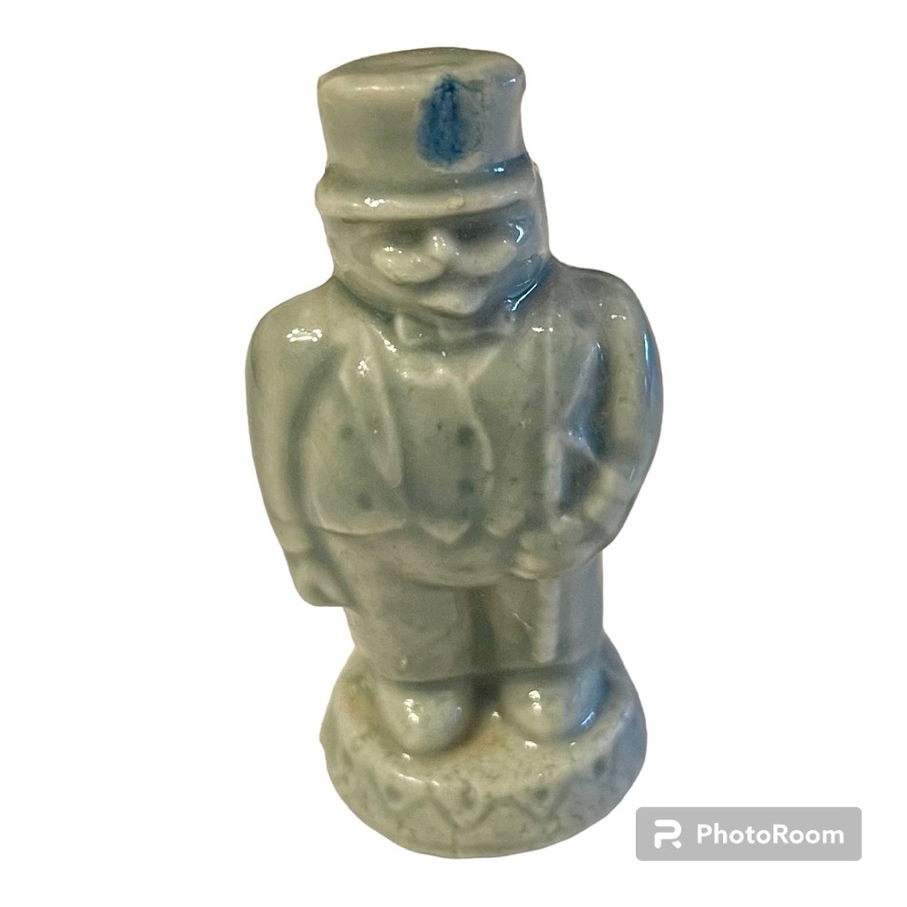 WADE of England collectables - Circus Man in top hat - chipped - ceramic - vtg.